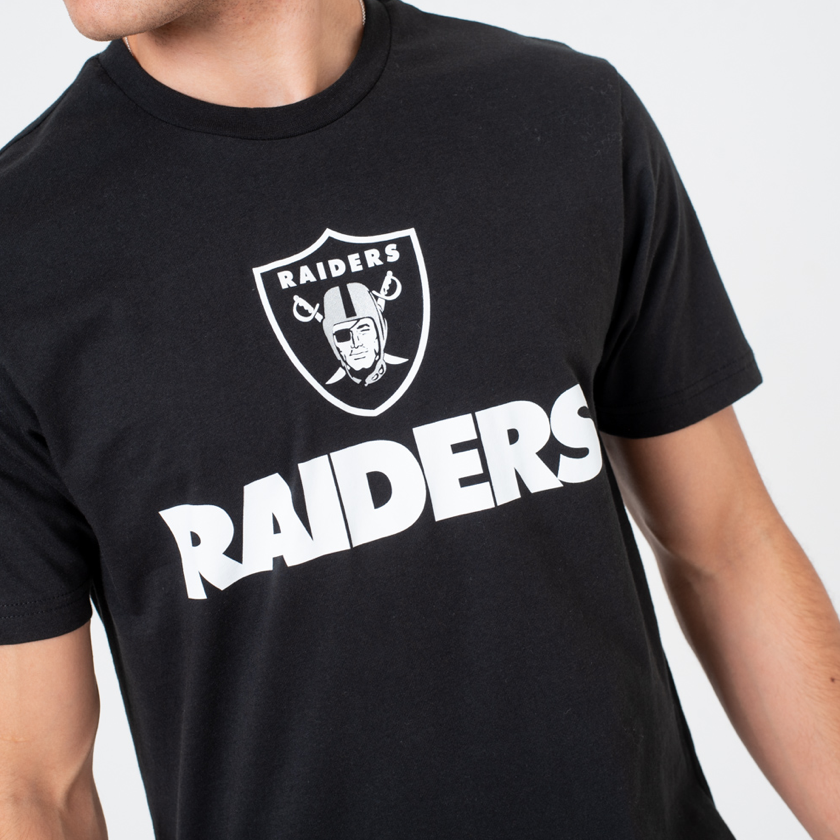 Medewerker wasmiddel heet New Era Raiders t-shirt